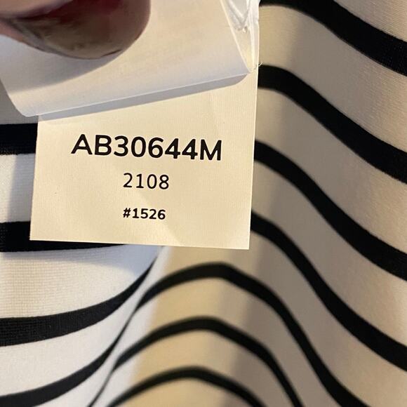 NWT CUPSHE Black & White Striped One Piece Swimsuit Size XS - Picture 9 of 12